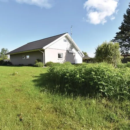 3 Bedroom Amazing In Semesterbostad